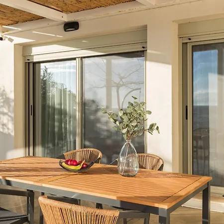 Вилла Melivia Seafront *