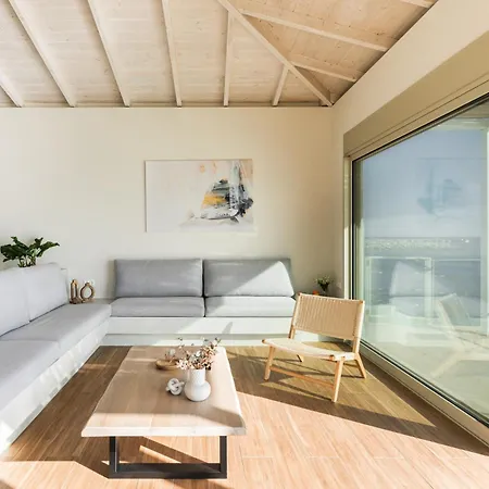 Melivia Seafront Неа-Скиони