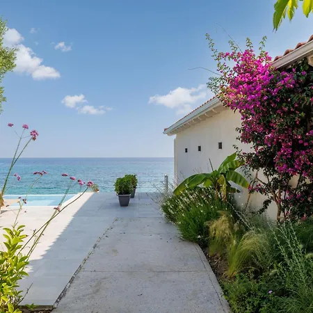 Villa Melivia Seafront Nea Skioni