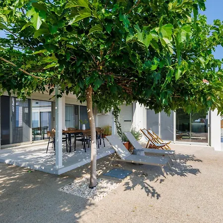 Melivia Seafront Villa Nea Skioni