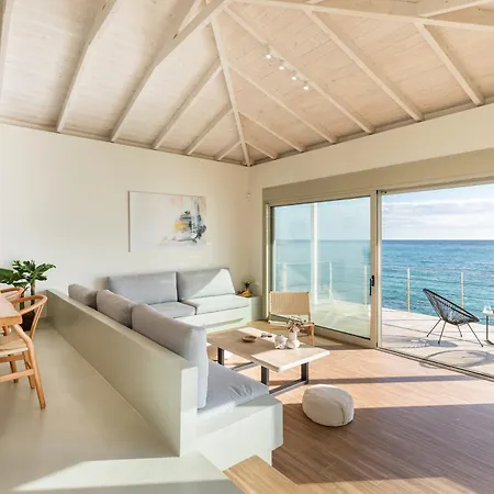 Melivia Seafront * ניאה סקיוני