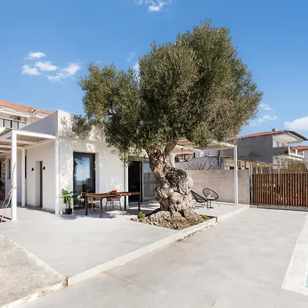 Melivia Seafront ניאה סקיוני