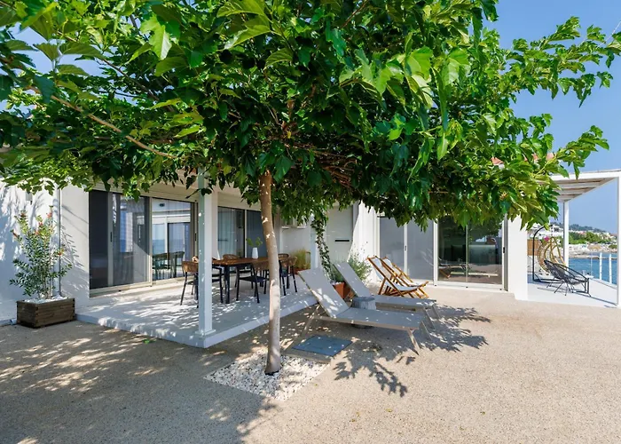 Melivia Seafront Βίλα Νέα Σκιώνη